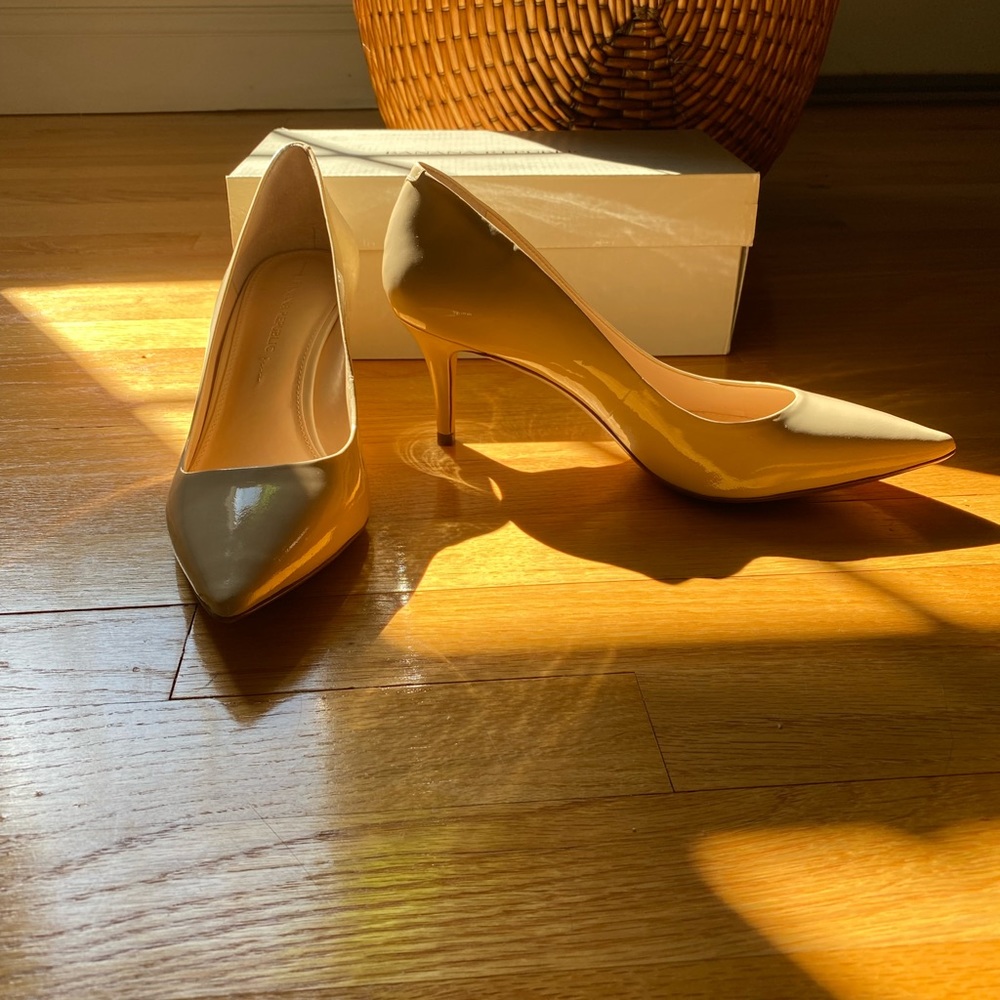 Banana Republic Kinsley ladies patent leather shoe